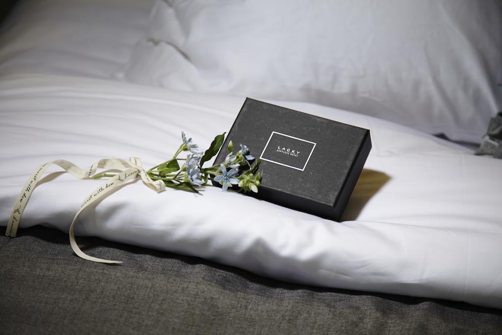 Hotel Lacky Теджън Екстериор снимка