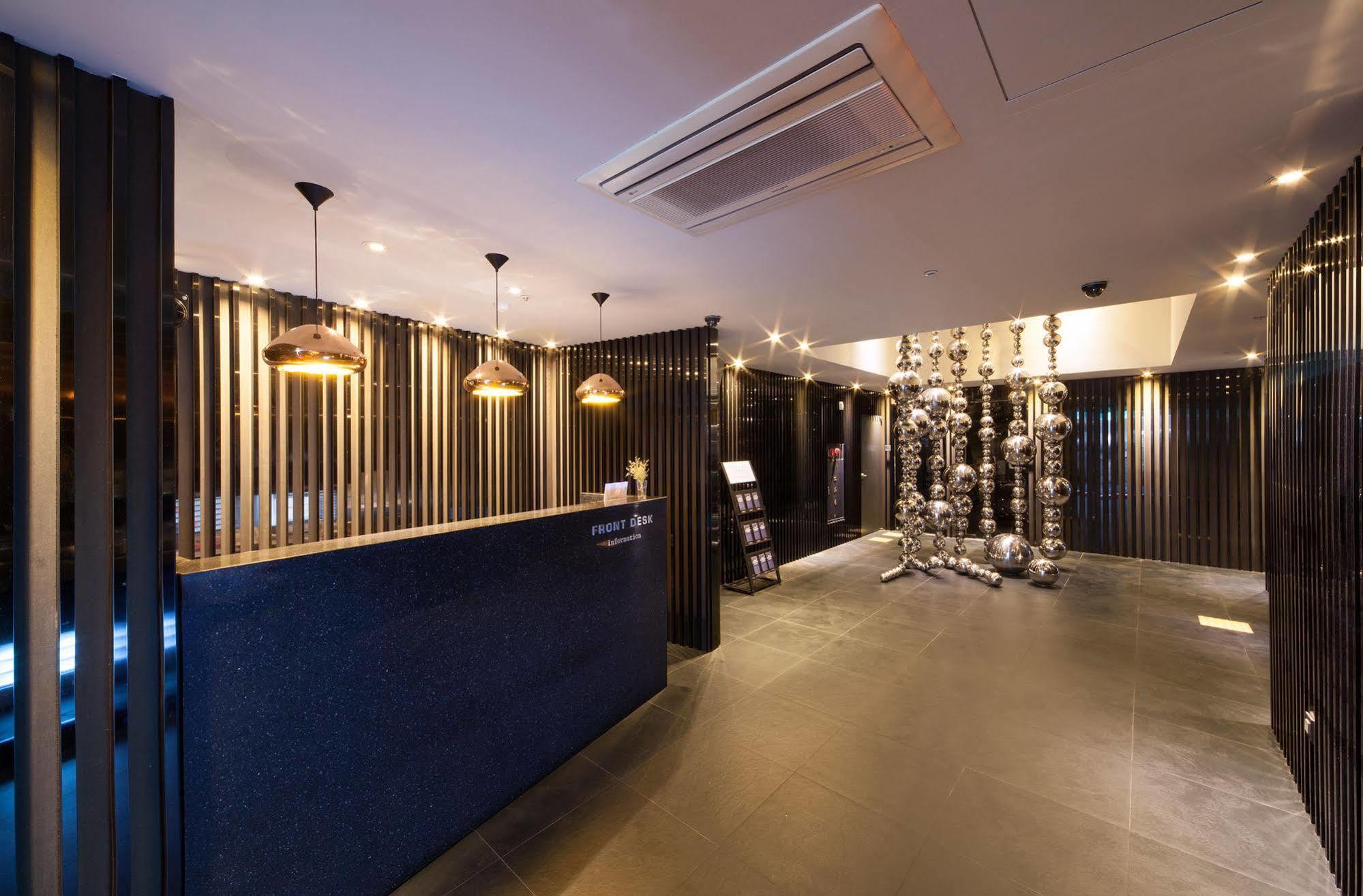 Hotel Lacky Теджън Екстериор снимка